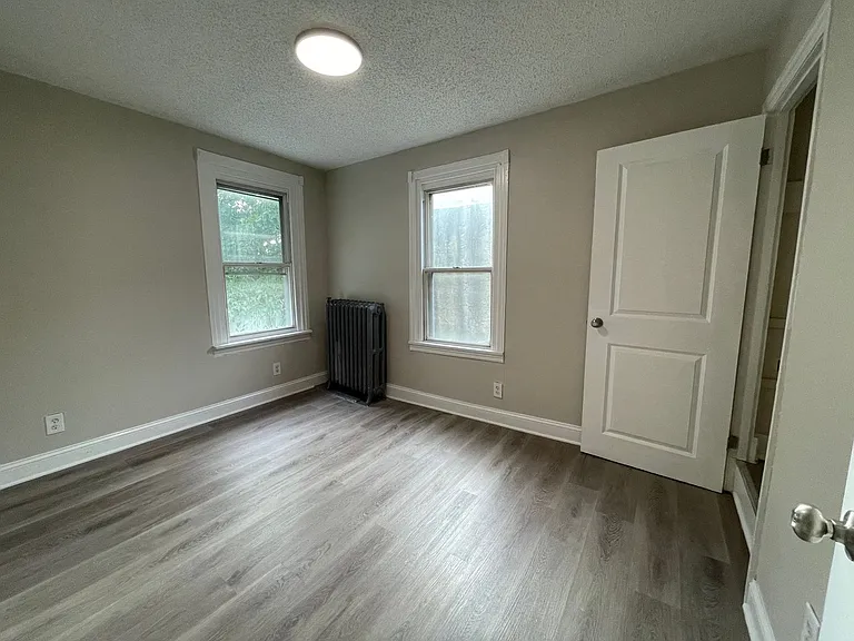 1127 Walnut St — Photo 9