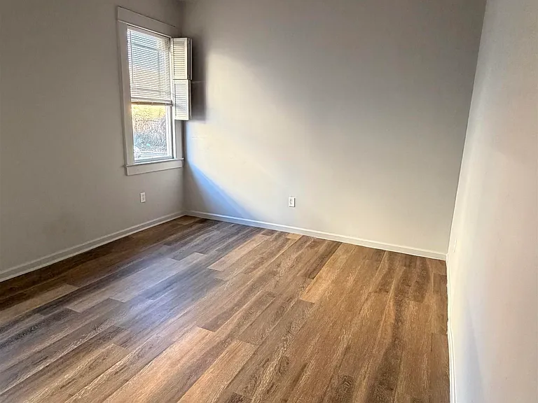 1346 Main St #A — Photo 11