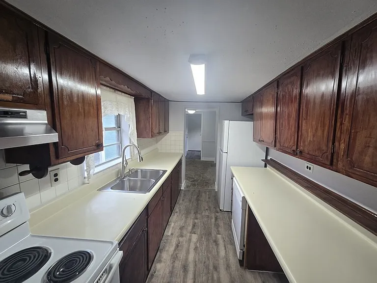 1007 Olsen Ave — Photo 8
