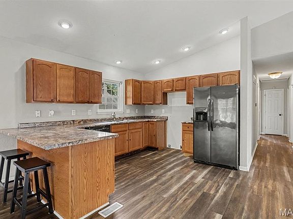 4th image of 617 N 6th St