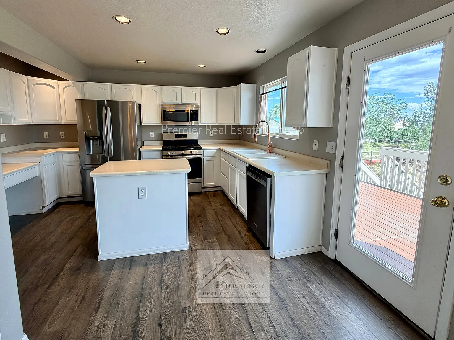 5 bed, 3.5 bath, 1948 sqft, $2,900 — Photo 4