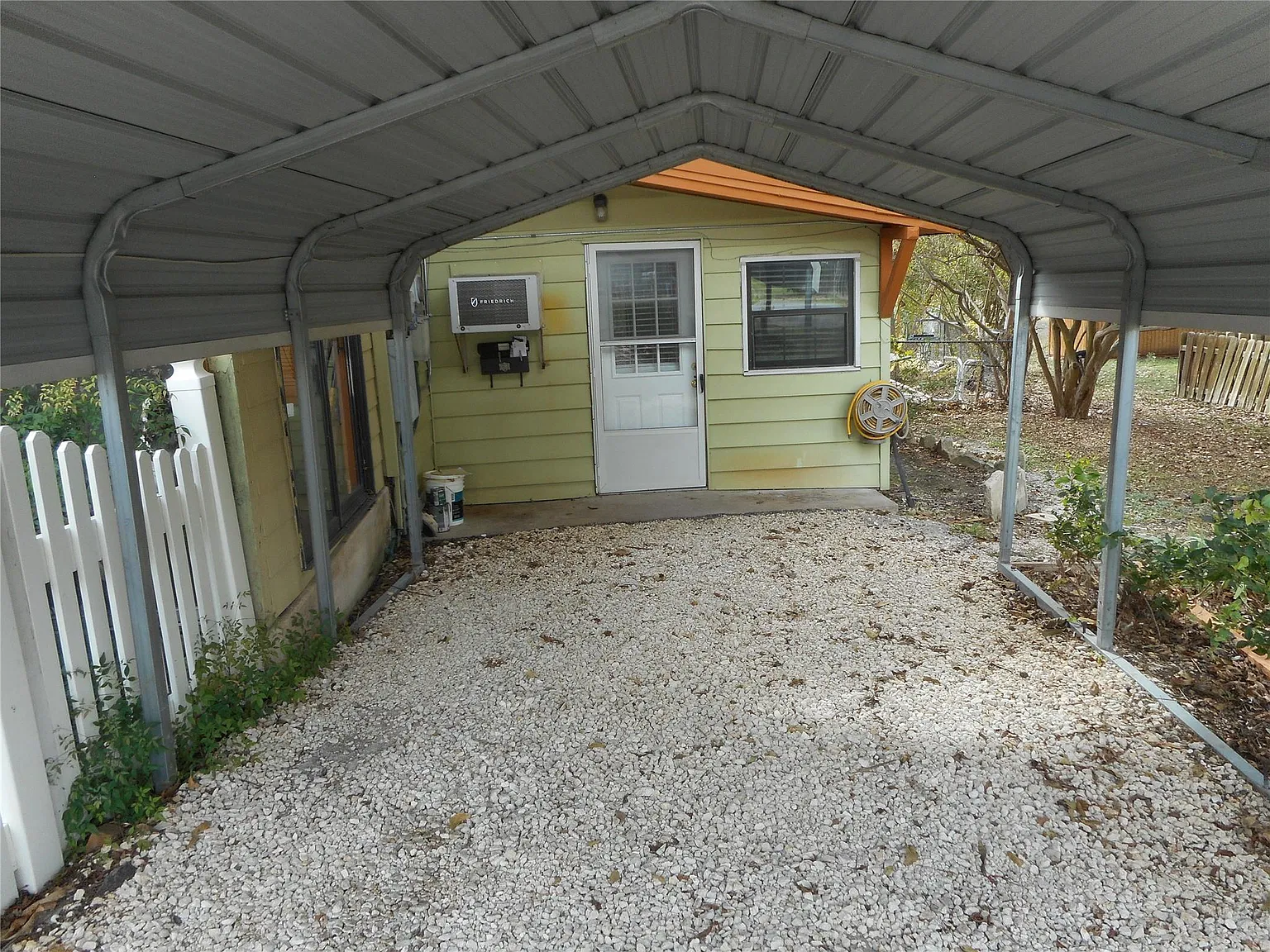 1 bed, 325 sqft, $975 — Photo 2