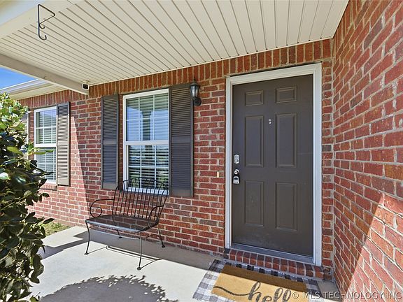 3rd image of 14708 S Hickory Cir