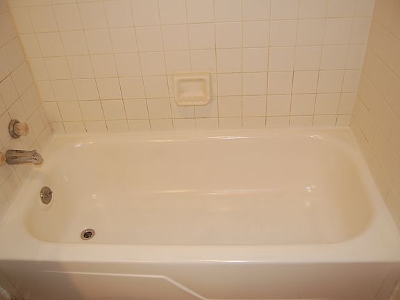 2nd image of 607 Village Ln APT V