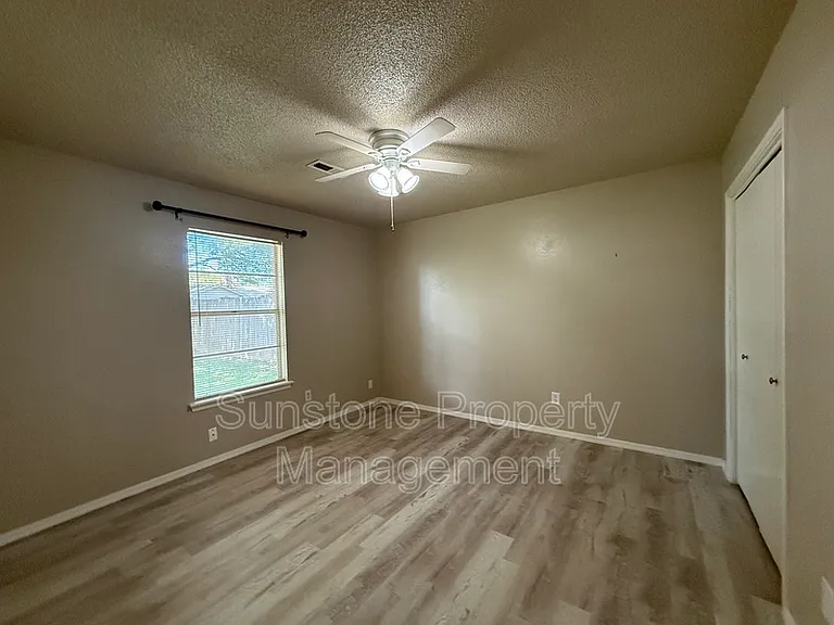 308 W Austin St — Photo 10