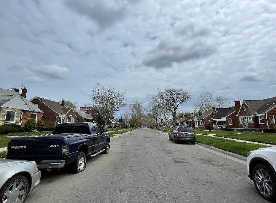 Exterior Neighborhood (street photo)