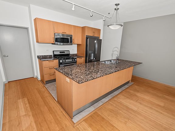 4th image of 653 N Kingsbury St APT 2307
