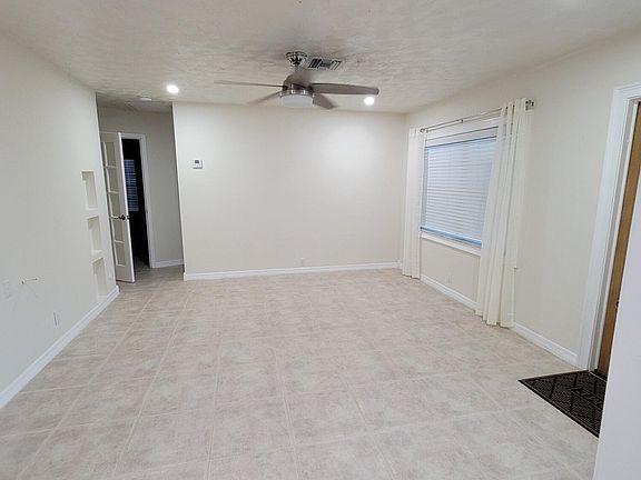 4th image of 4620 NE 2nd Ter