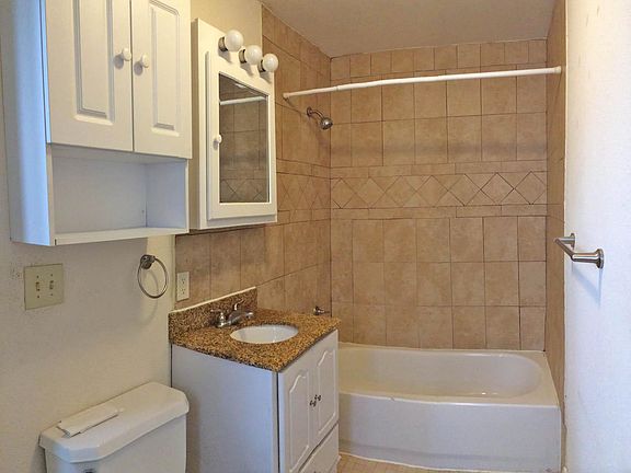 3rd image of 533 E Lincoln Ave