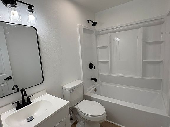 4th image of 1414 Longview St #3