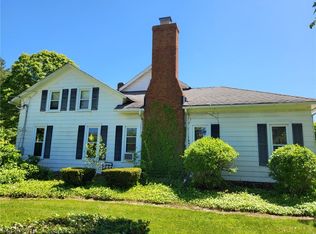 17969 Haskins Rd, Chagrin Falls, OH 44023