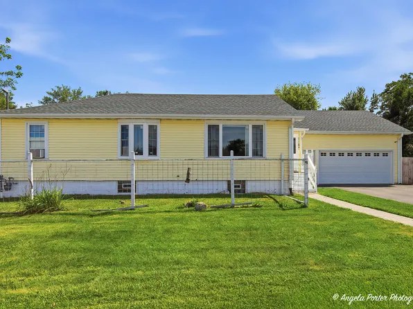 1513 12th St, Waukegan, IL 60085