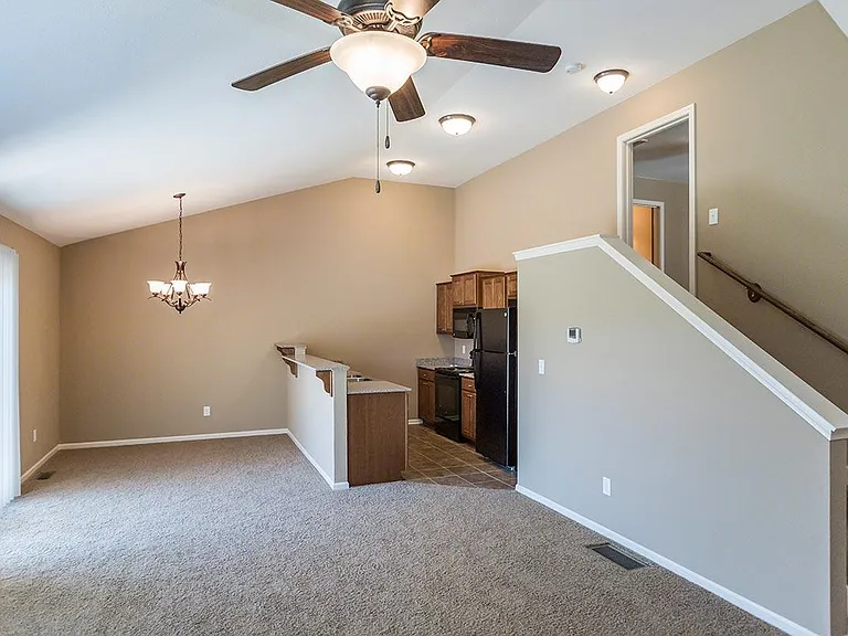 Parkway Oaks Townhomes and Duplexes — Photo 9
