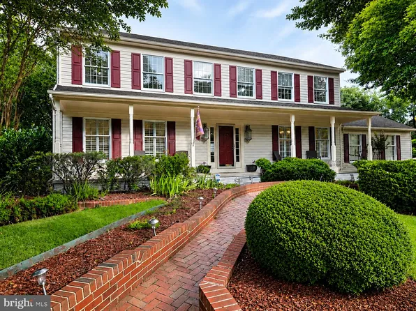108 Briarwood Ct, Sterling, VA 20164