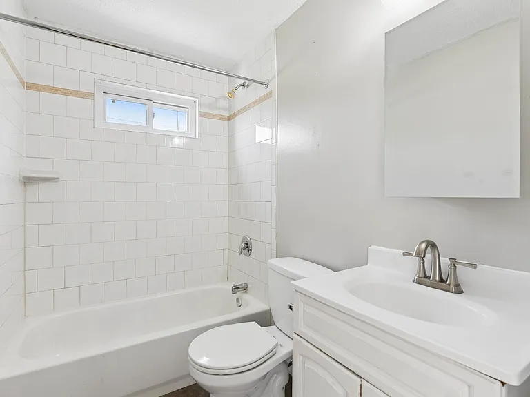 2801 Hinsdale Dr — Photo 2