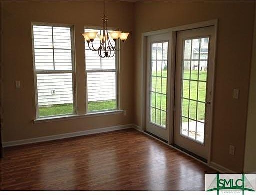 3rd image of 585 Summer Hill Way