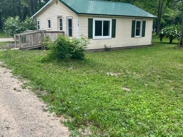 1137 S Bingham Ave, White Cloud, MI 49349