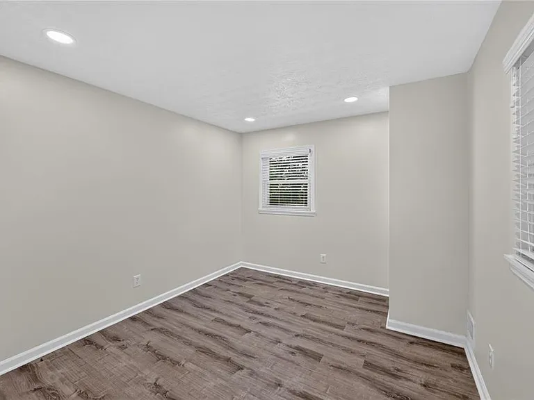 1714 S Johnson Ferry Rd NE — Photo 28