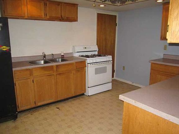 5th image of 1025 Streetman St