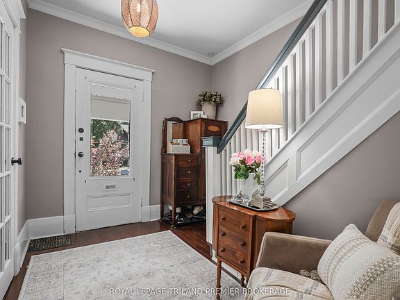 5th image of 127 Thornton Ave