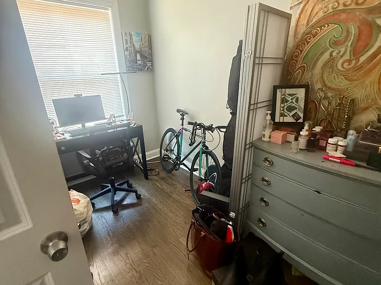 Bonus room attached to bedroom #1