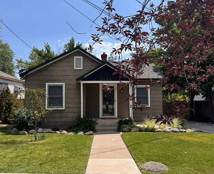 1290 Gordon Ave