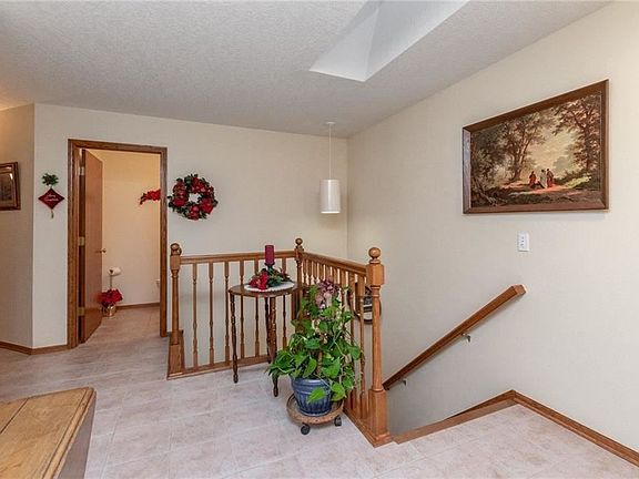 2nd image of 132 NW Irvinedale Dr