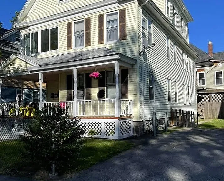 19 Maple Tree Ln #3 — Photo 7