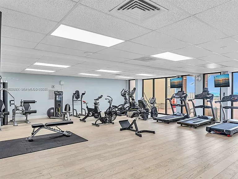 1149 Hillsboro Mile #608 — Photo 30