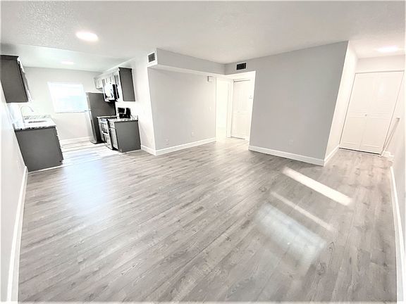 3rd image of 150 41st Ave N APT 213