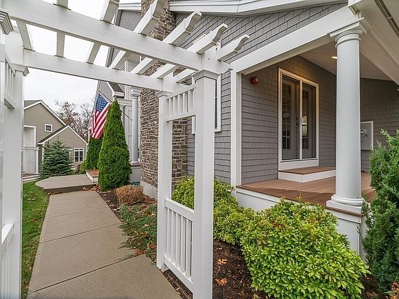 3rd image of 2 Heron Cir #A