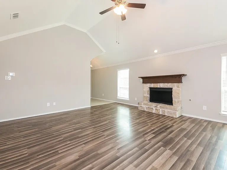 1617 Meadowlark Ln — Photo 3