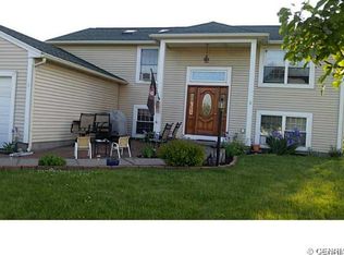 5804 Coppersmith Trl, Ontario, NY 14519