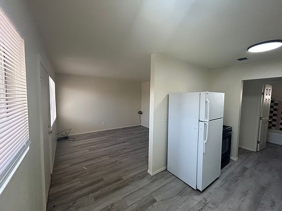 5th image of 1914 Gold Ave SE APT 3