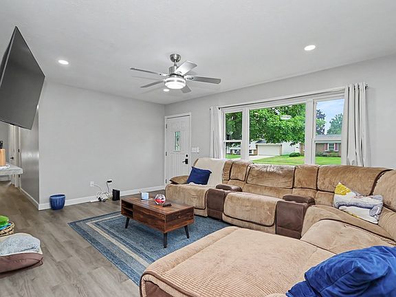 2nd image of 240 Oxford Rd