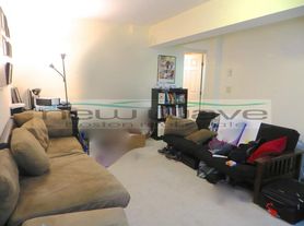 109 Queensberry St