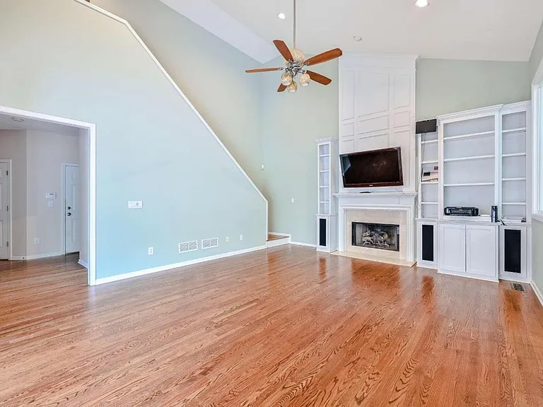 345 Eastcote Dr — Photo 7