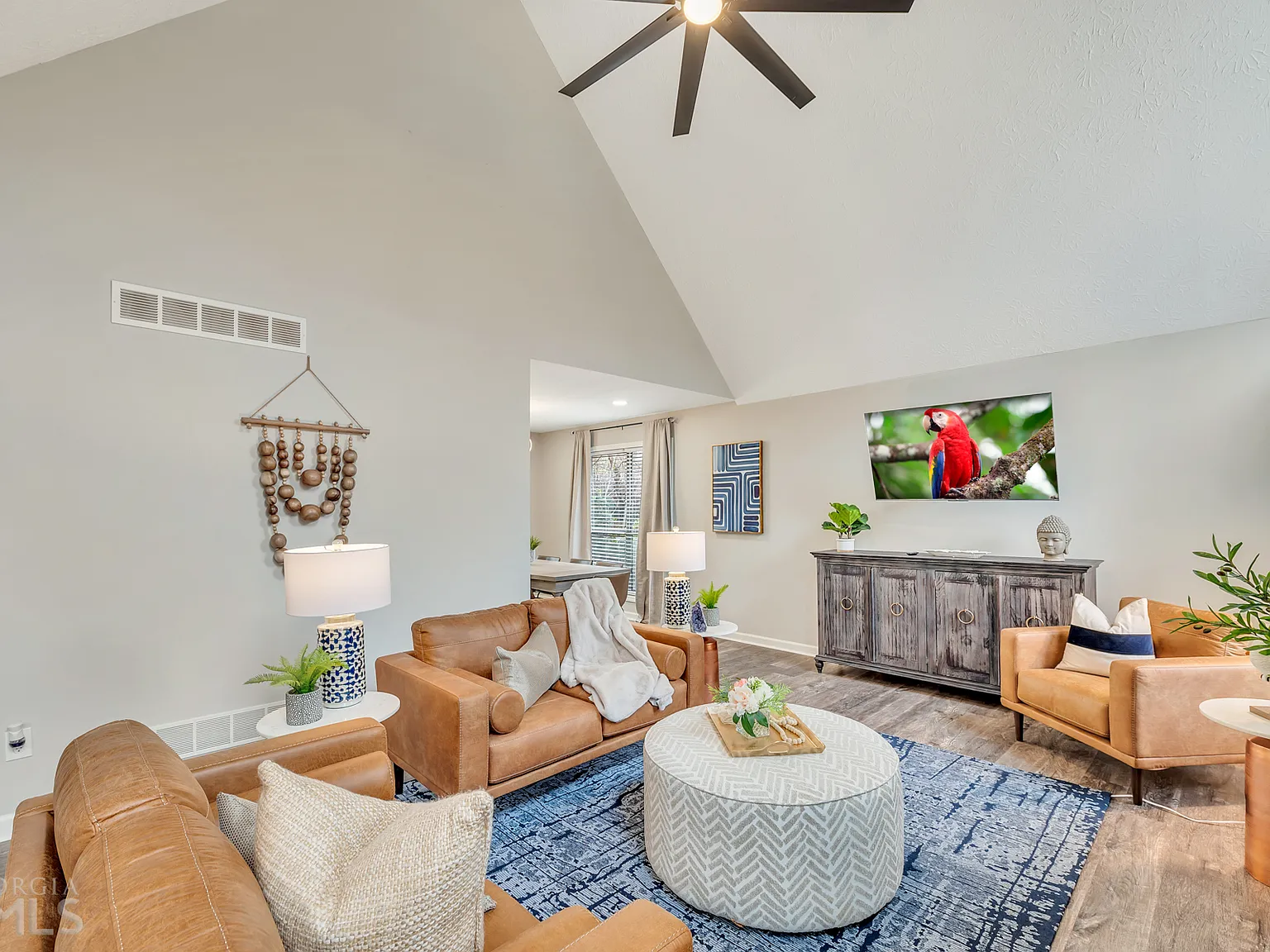 4 bed, 3.0 bath, 2000 sqft, $5,900 — Photo 3