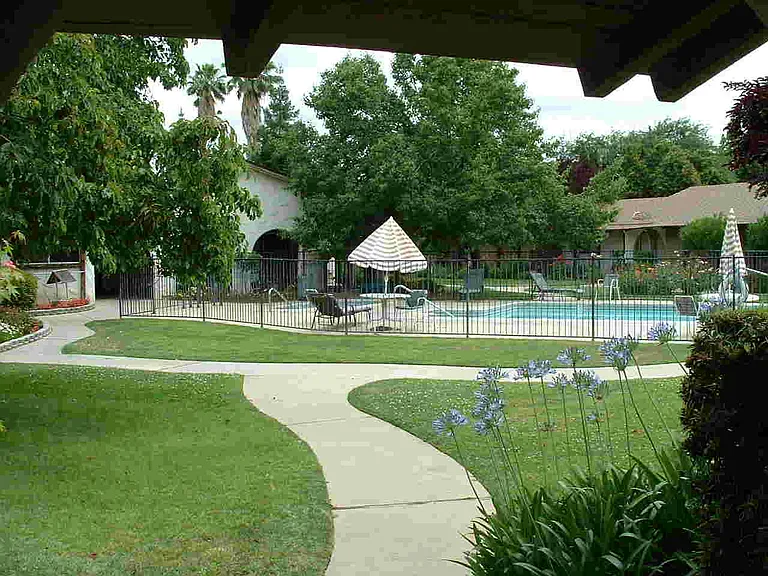 Casa Linda Apartments — Photo 7