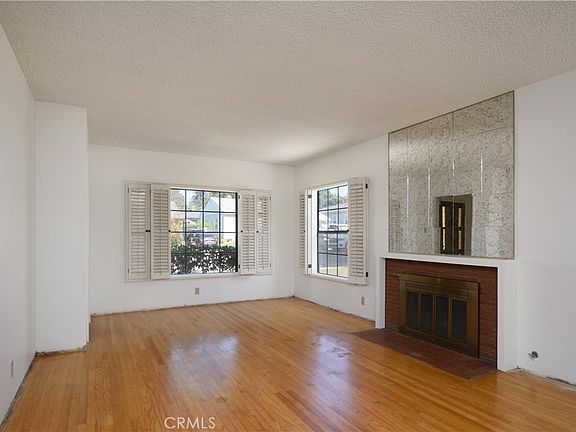 5th image of 11042 Maple St