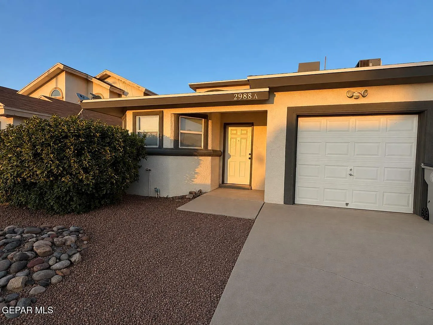3 bed, 2.5 bath, 2311 sqft, $1,850 — Photo 1