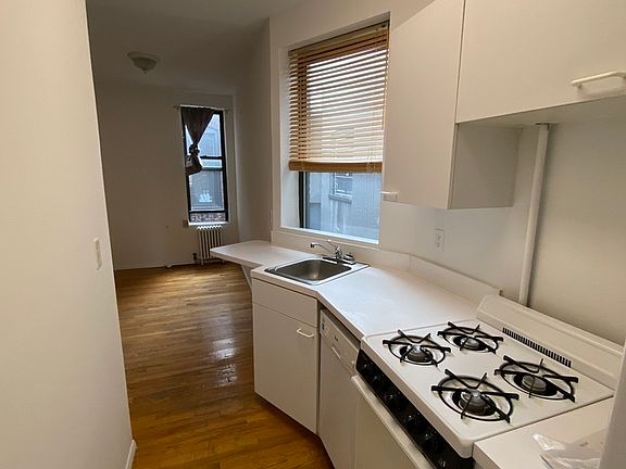 3rd image of 223 E 10th St APT 19