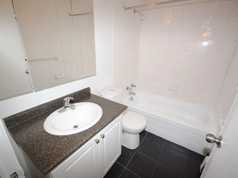 335 Maclaren St — Photo 15