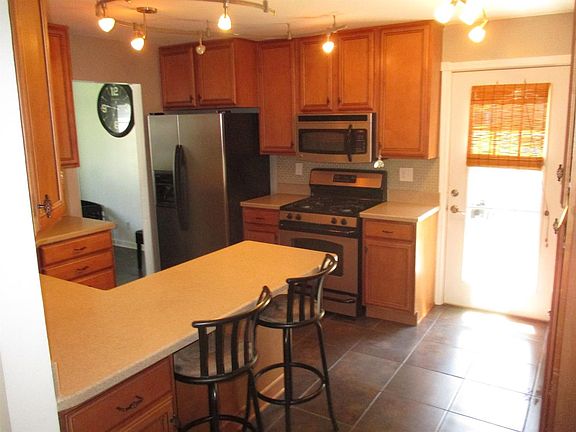 2nd image of 3484 W Lakeshore Dr