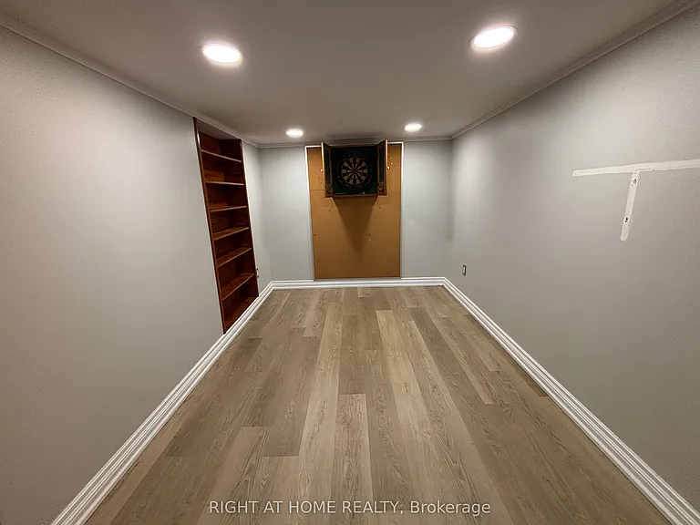 220 Newton Dr — Photo 15