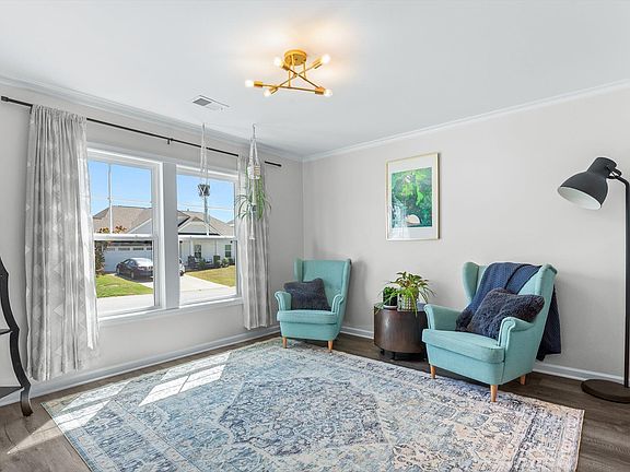 2nd image of 322 Chinchilla Dr