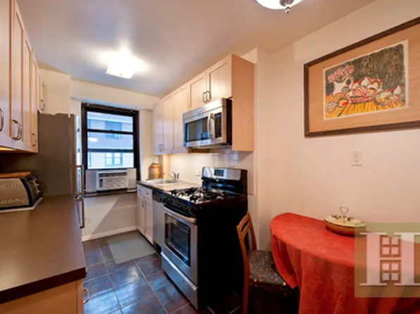 266 East Broadway image 1 of 5