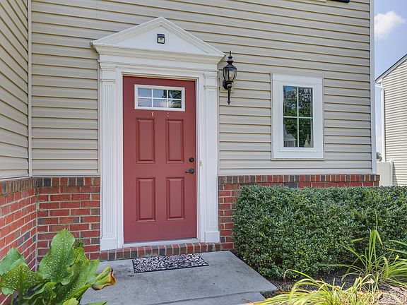 4th image of 565 Leonard Ln