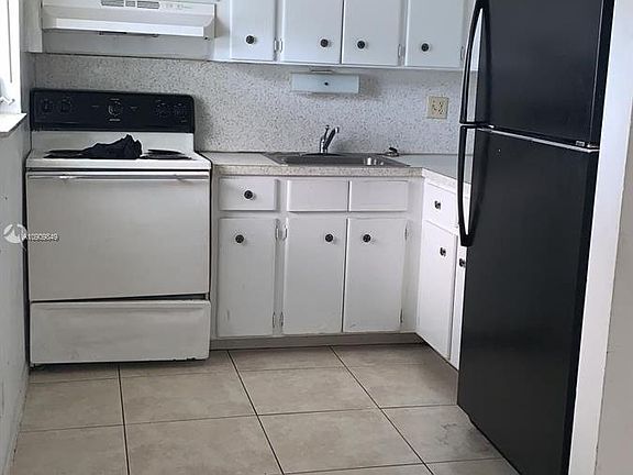5th image of 230 NE 40th St #1-3