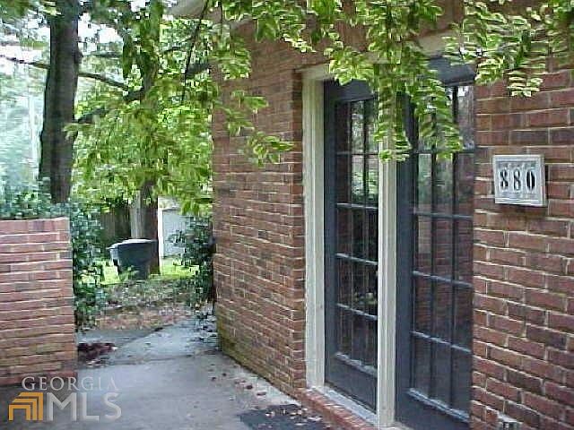 1st image of 880 Park Pl NE
